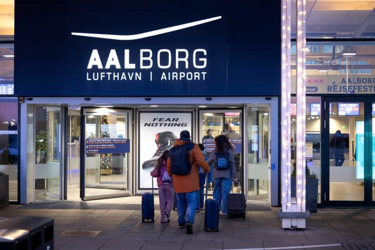 251218-CM-AAL-Stills-400